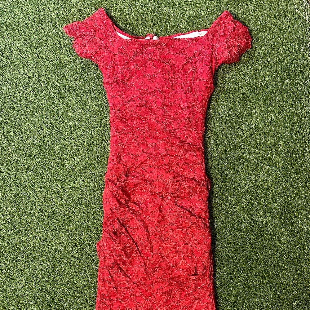 Betsy & Adam Scarlet Lace Off-Shoulder Mini Dress